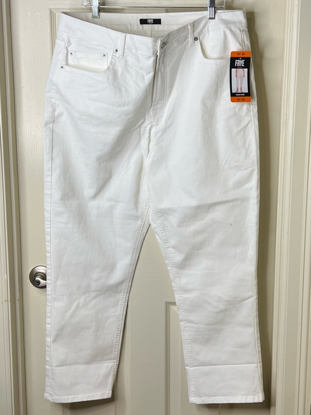 Frye Women Straight Jeans in White 16/34